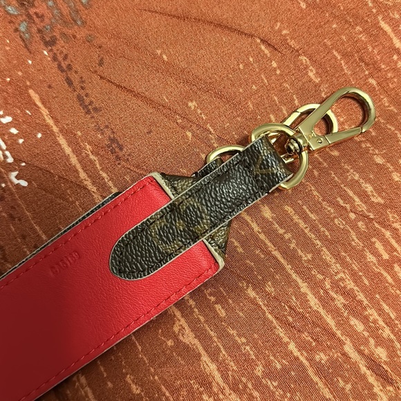 Louis Vuttion purse strap can be worn as a crossbody or on shoulder 90cm long - Picture 13 of 14
